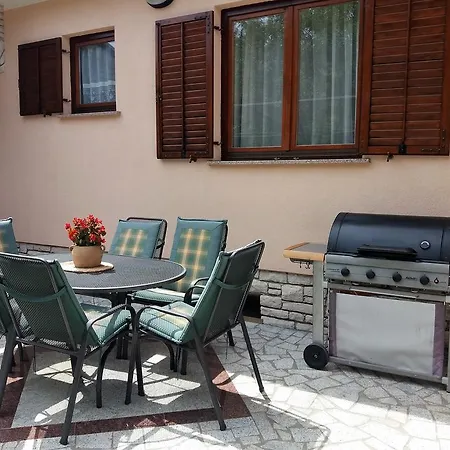 Apartment In Trget/Istrien 8788 شقة