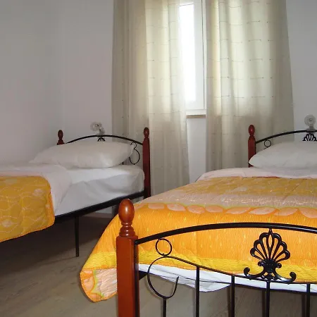 شقة Apartment In Trget/Istrien 8788 *