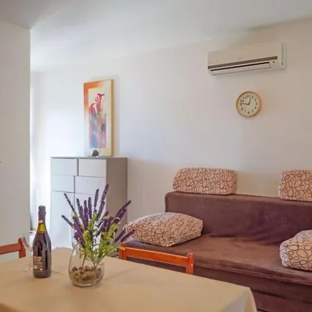 Apartment In Trget/Istrien 8788 Daire *